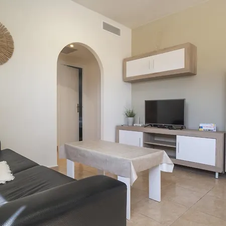 Casa Con Piscina Privada, 3 Habitaciones, Cerca De La Playa En - Es-325-40 *