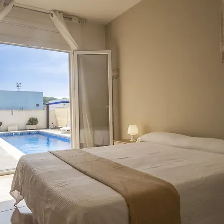 Casa Con Piscina Privada, 3 Habitaciones, Cerca De La Playa En - Es-325-40 *